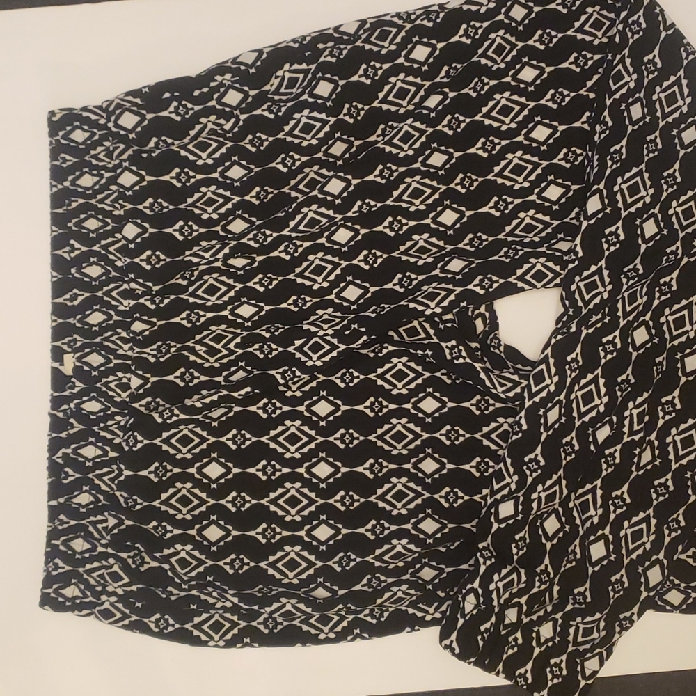 Girl's L.A. HEARTS Medium Black and White Tribal Jogger